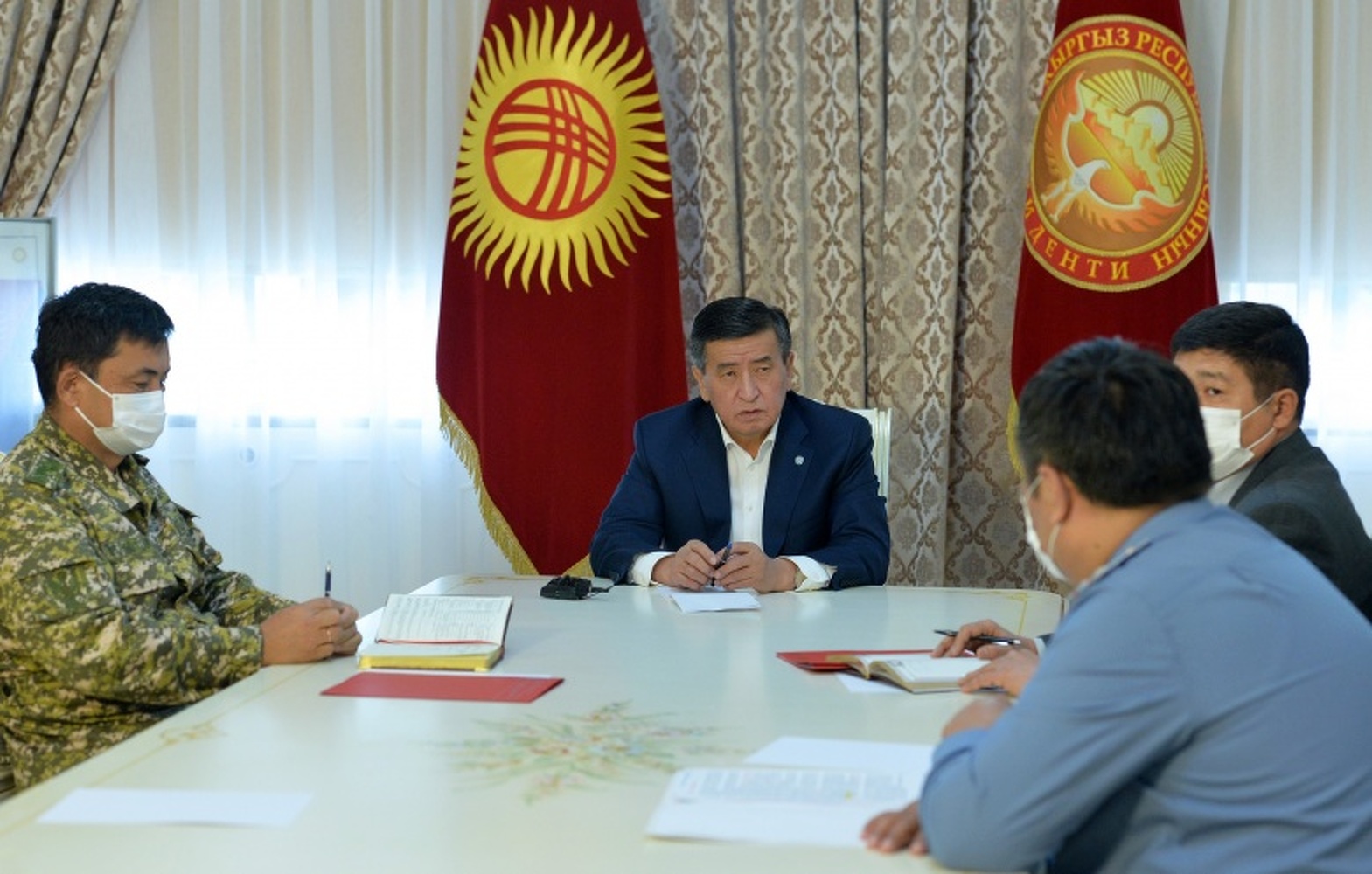 Жээнбеков повторно ввел режим чрезвычайного положения в Бишкеке — Today.kg