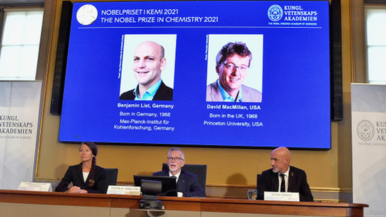 Нобелевскую премию по химии дали за развитие асимметричного органокатализа — Today.kg