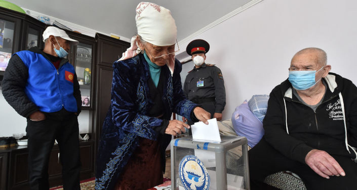 Сколько кыргызстанцев проголосовали вне избирательных участков — Today.kg