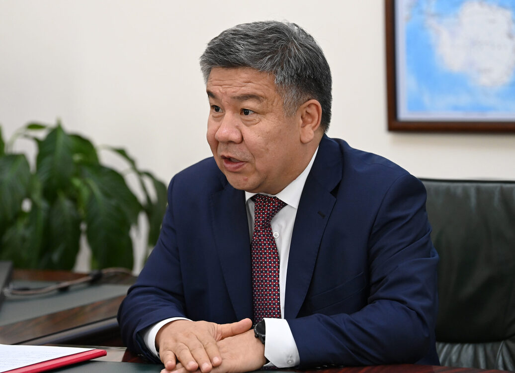 Алмамбет Шыкмаматов заявил об отставке с поста главы мининвестиций — он будет участвовать в выборах в парламент — Today.kg