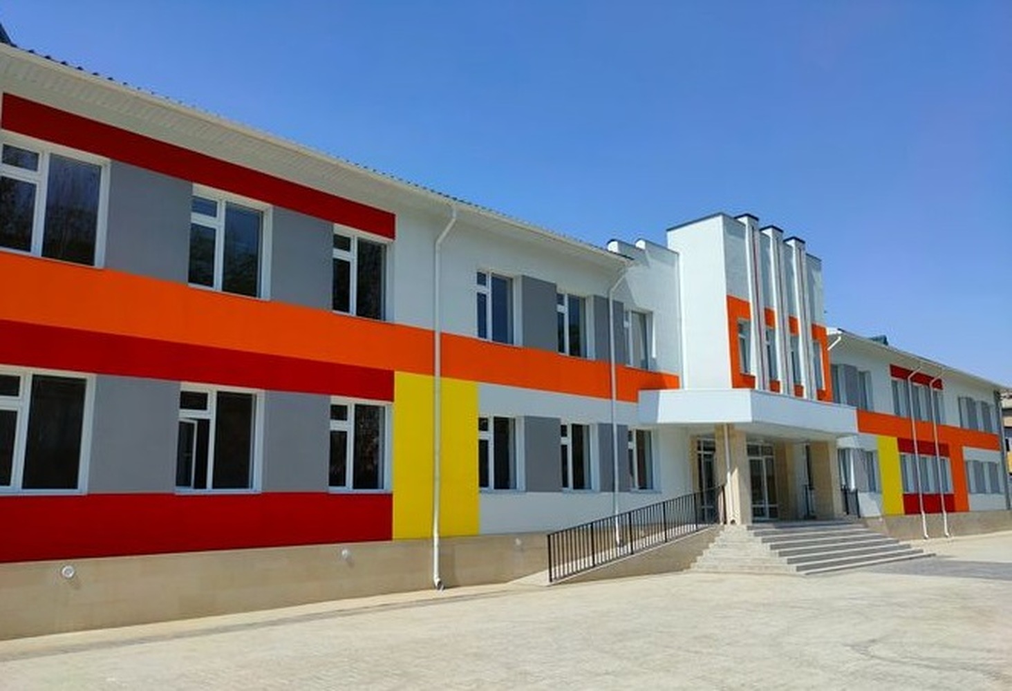 При помощи Саудовской Аравии в Бишкеке построили учебный корпус компьютерной гимназии №5 — Today.kg