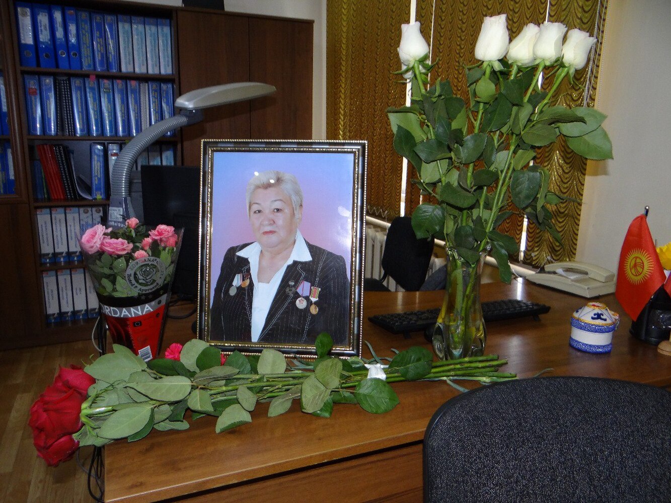 В Бишкеке установили памятную доску выдающемуся педагогу Кыргызстана Светлане Арыстановой — Today.kg