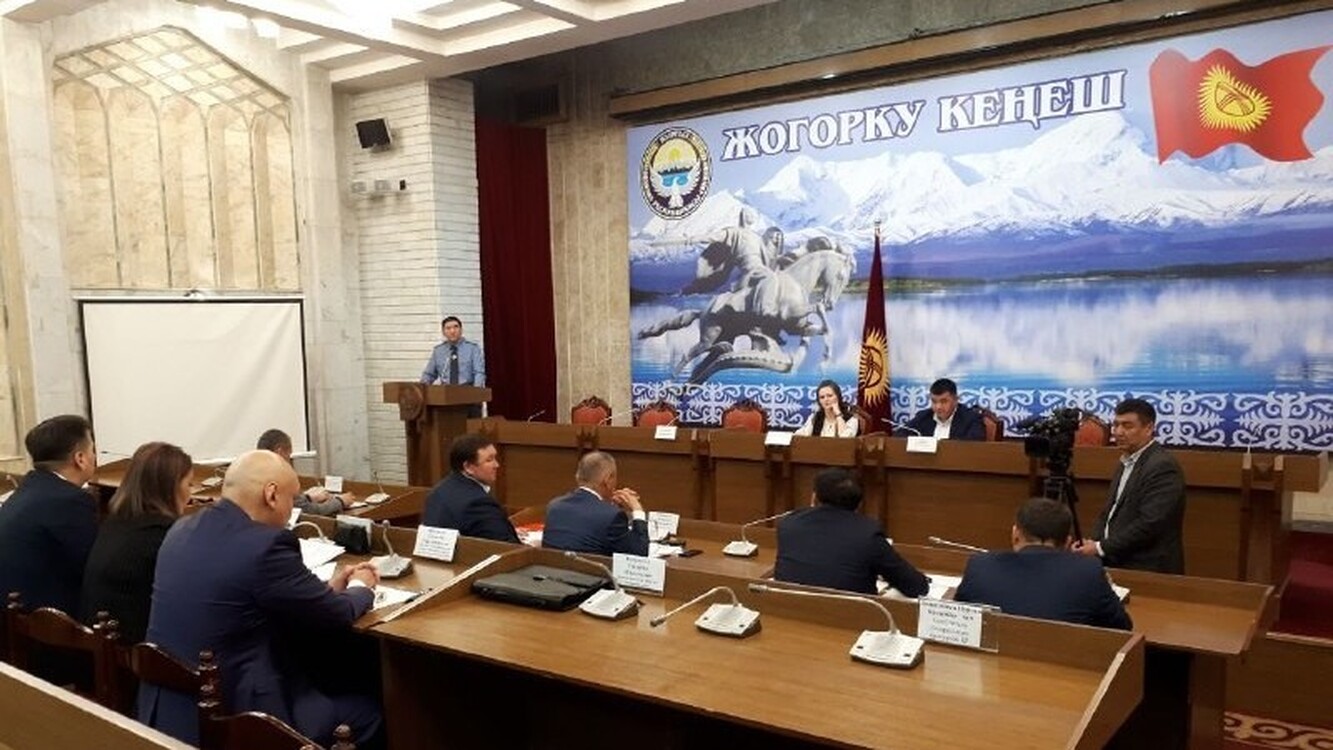 Комитет ЖК в третьем чтении одобрил введение мер наказания для иностранцев, нарушивших порядок пребывания в Кыргызстане — Today.kg