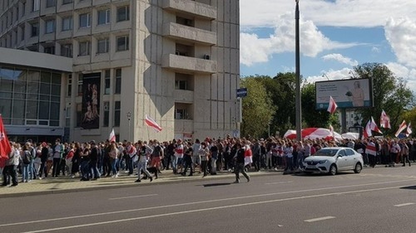 Протесты в Беларуси: несколько тысяч человек собрались на проспекте Победителей. Видео — Today.kg