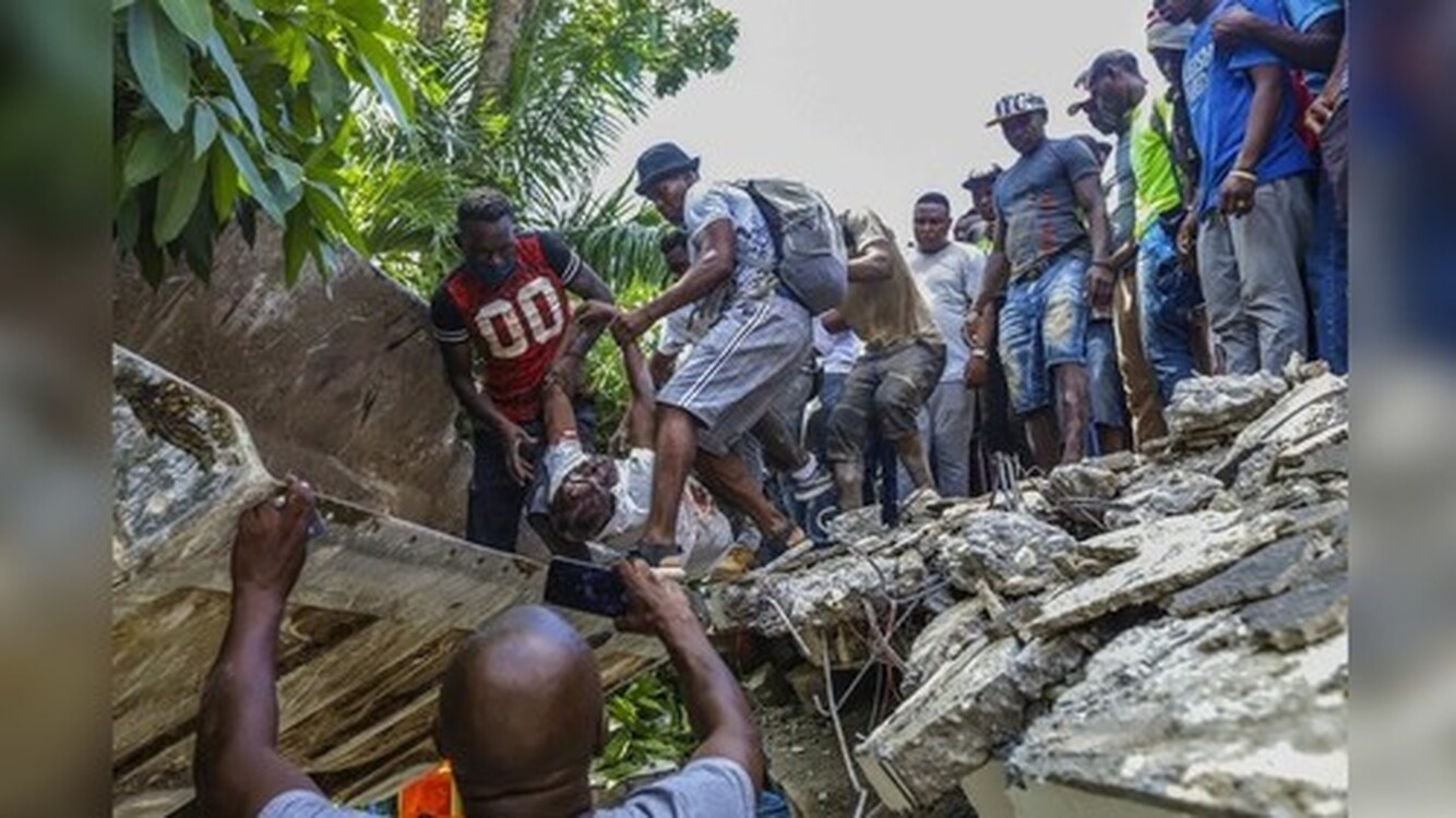 По меньшей мере 304 человека погибли, 1800 получили ранения в результате мощного землетрясения на Гаити — Today.kg