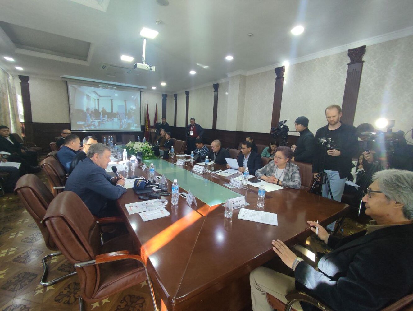 В Бишкеке эксперты обсудили методы борьбы с манипуляцией сознания общественности через соцсети и СМИ — Today.kg