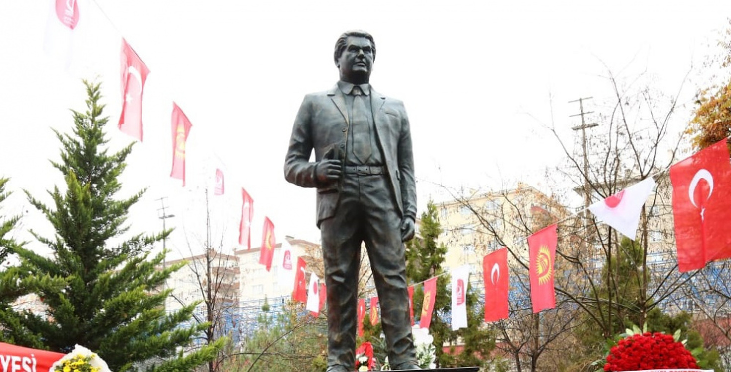 В Анкаре установили памятник Чингизу Айтматову — Today.kg