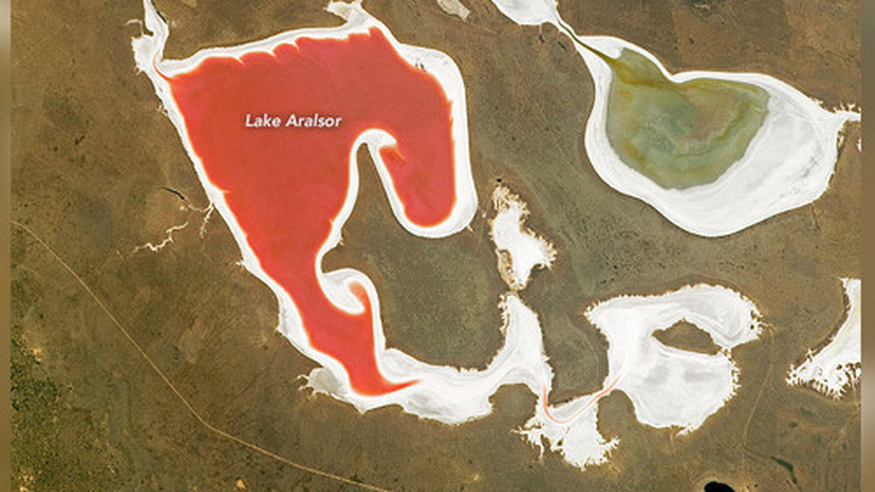 NASA опубликовало снимок цветных озер Казахстана — Today.kg