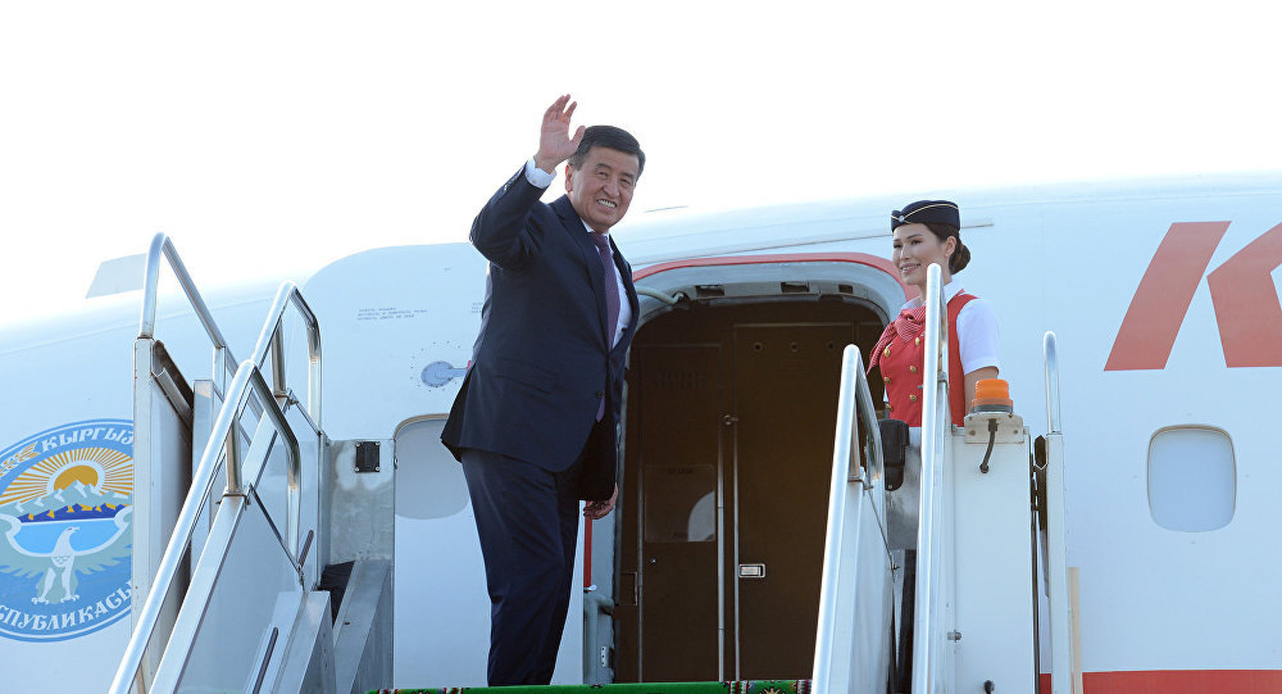 Сооронбай Жээнбеков вылетел в Таджикистан на саммит — Today.kg