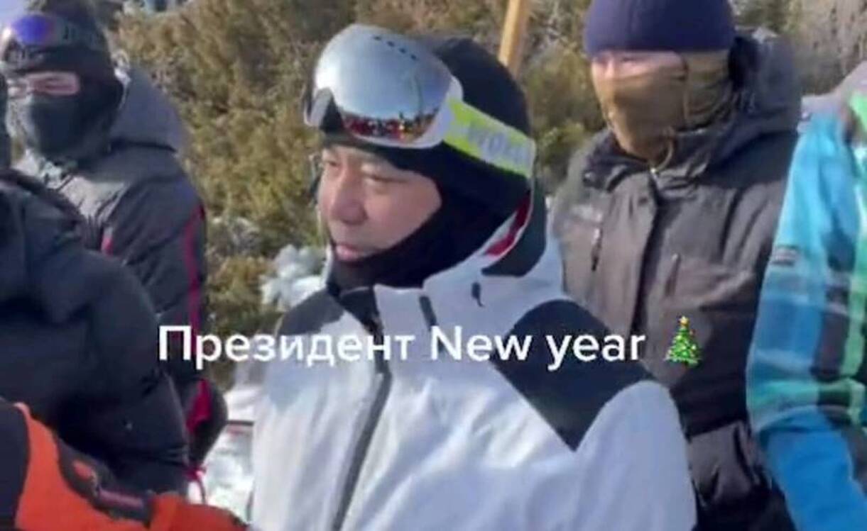 Президент С.Жапаров 1 января покатался на лыжах в Караколе — Today.kg