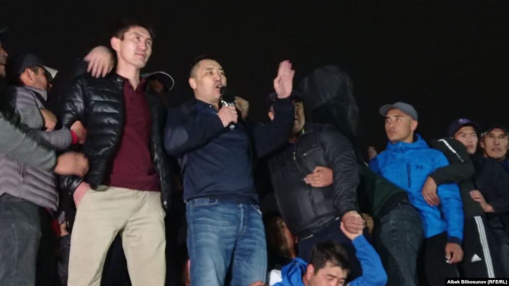 Осужденный экс-депутат Садыр Жапаров вышел на свободу и выступил на площади — Today.kg