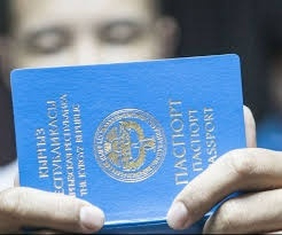 Паспортный кризис. Кыргызстанцы не могут выехать из страны — Today.kg