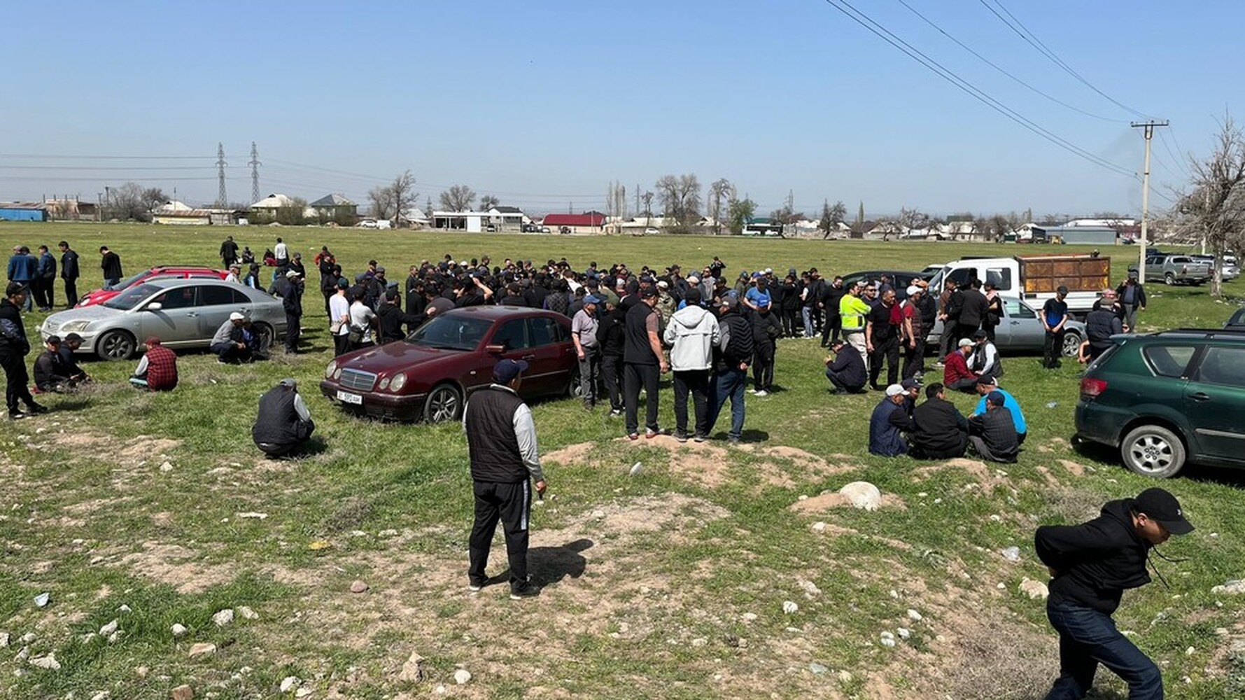 Водители большегрузов вышли на митинг в Ороке из-за запрета на въезд в Бишкек в дневное время — Today.kg