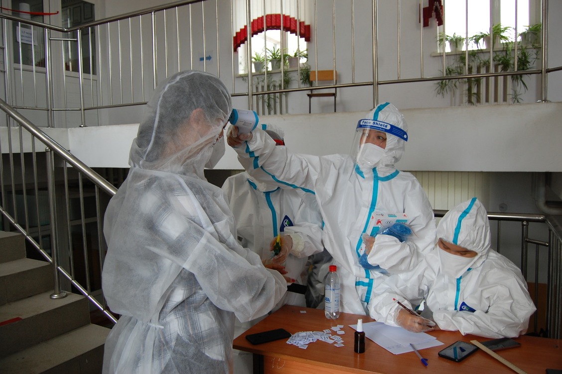 В Кыргызстане еще у 10 медиков выявили COVID-19 — Today.kg