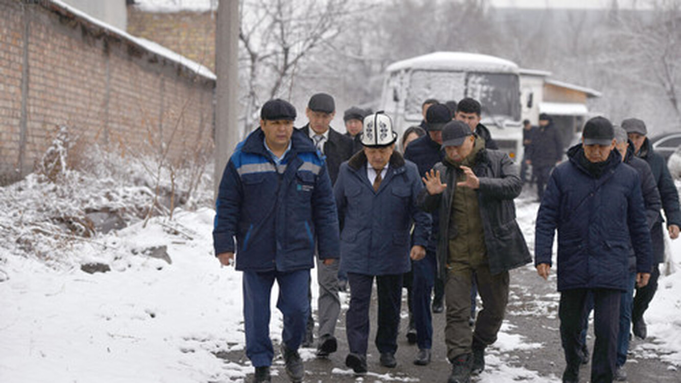 Глава кабмина осмотрел станцию ТЭЦ Бишкека, где 25 декабря прорвало водопровод — Today.kg