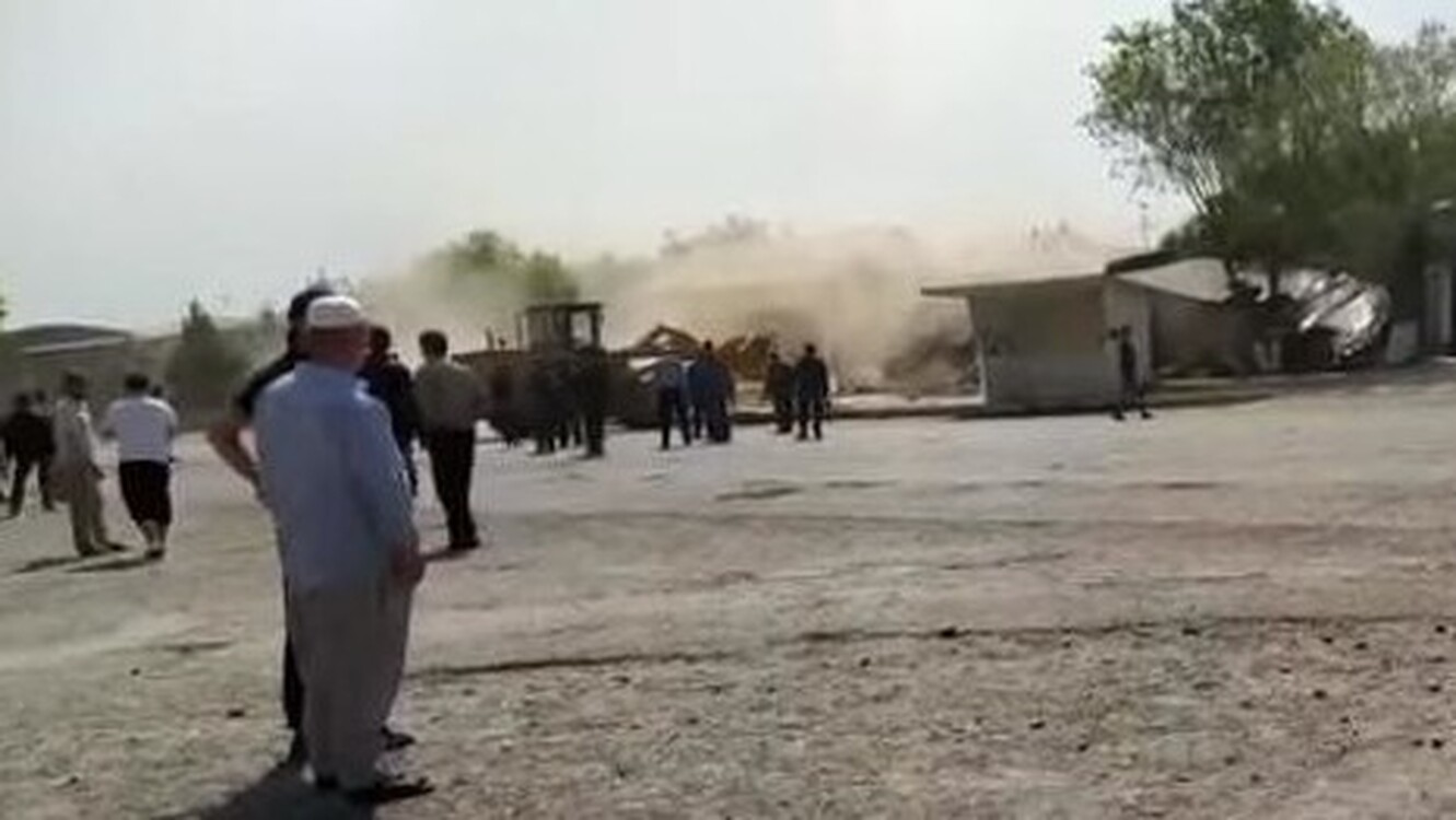 В Баткенской области сгорело 78 домов, школы, детсады, ФАП, здание ОВД, погранзаставы, заправки и магазины. Список — Today.kg