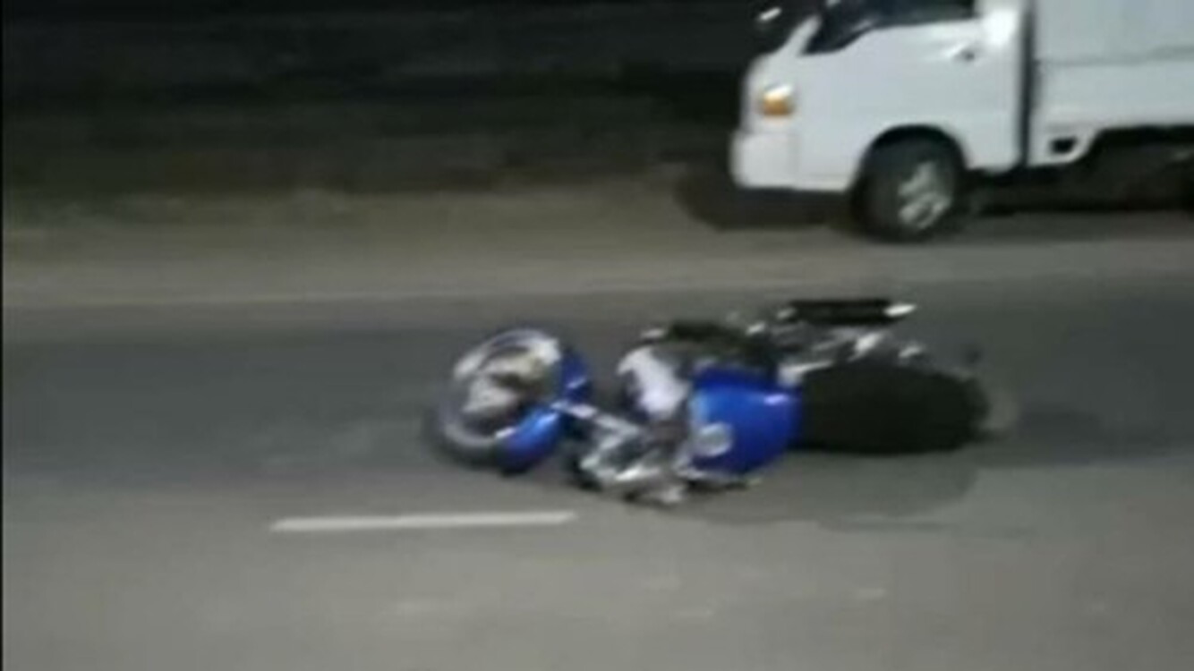 Мотоциклист, сбивший насмерть пешехода, доставлен в ОВД Сокулукского района — Today.kg