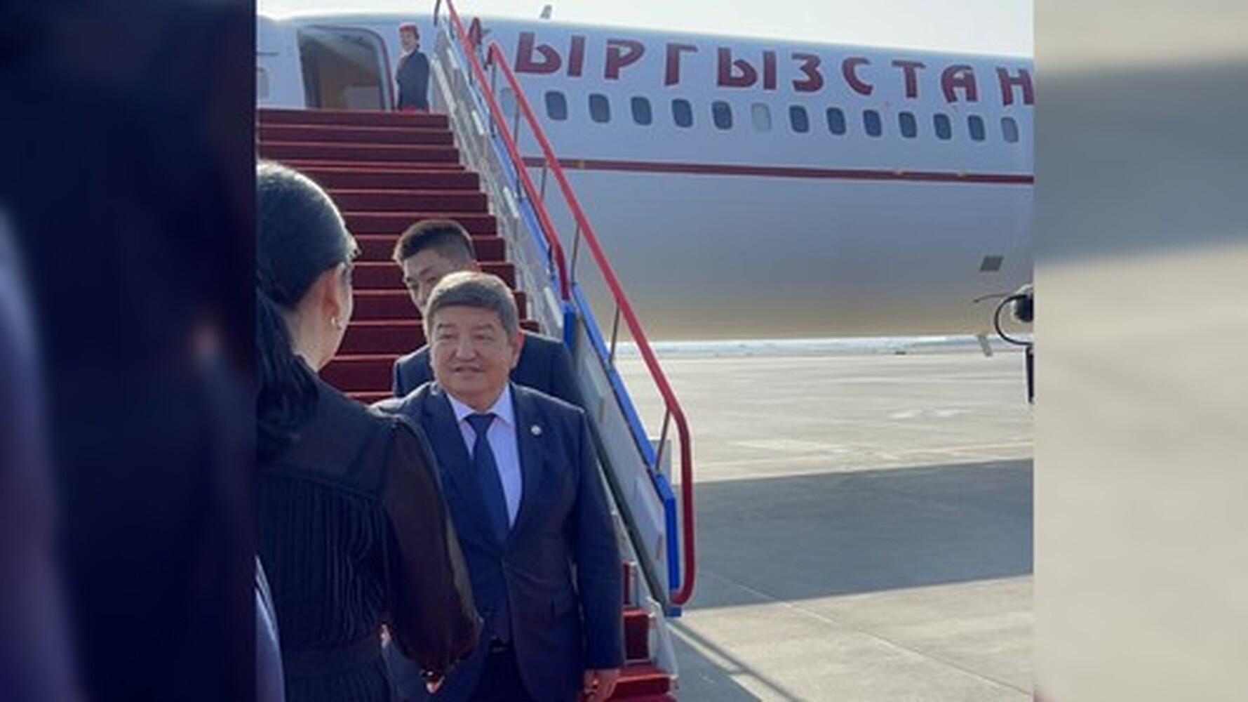 Акылбек Жапаров прибыл в Синьцзян-Уйгурский автономный район КНР — Today.kg