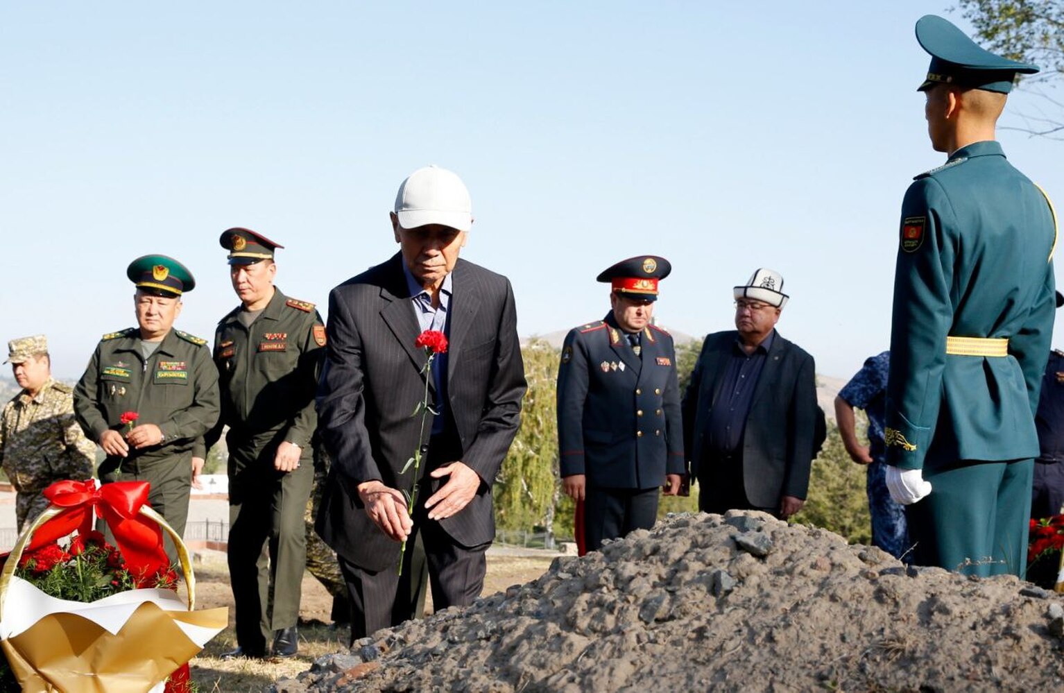 В «Ата-Бейите» почтили память павших на кыргызско-таджикской границе — Today.kg