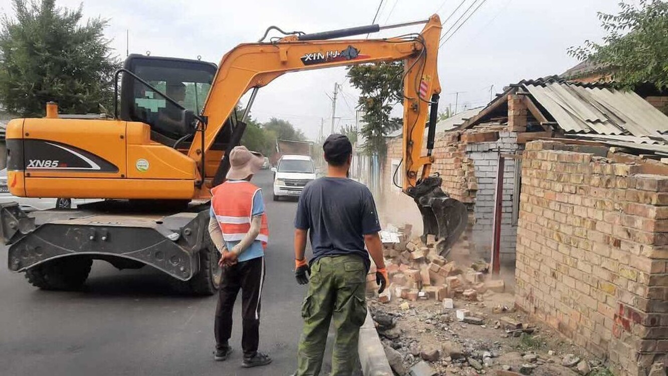 В Бишкеке демонтируют объекты, которые препятствуют строительству дорог — Today.kg