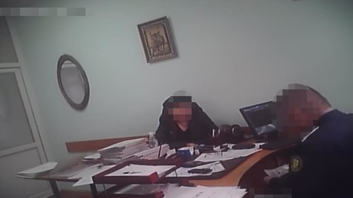 АКС ГКНБ задержала за вымогательство инспектора и начальника отдела налоговой по Ленинскому району — Today.kg