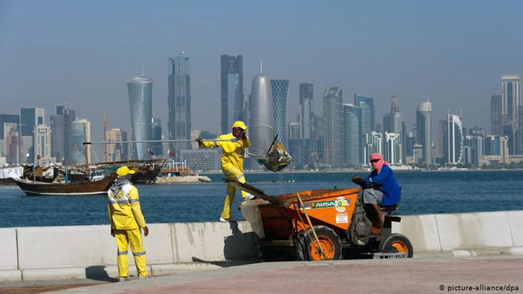 Катар стал первой страной на Ближнем Востоке по принятию закона о минимальном размере оплаты труда — Today.kg