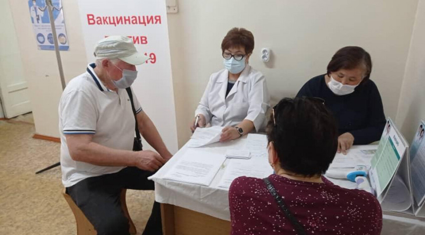 Глава минздрава заявил, что в Кыргызстане вакцинировались почти 30% населения. Рассказываем, почему это не так — Today.kg