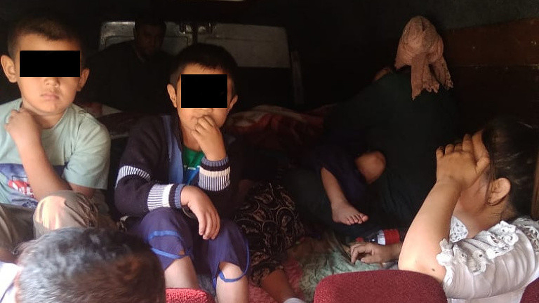 Фото - В Челябинске задержали маршрутку с 28 кыргызстанцами, ехавшими в нечеловеческих условиях — Today.kg