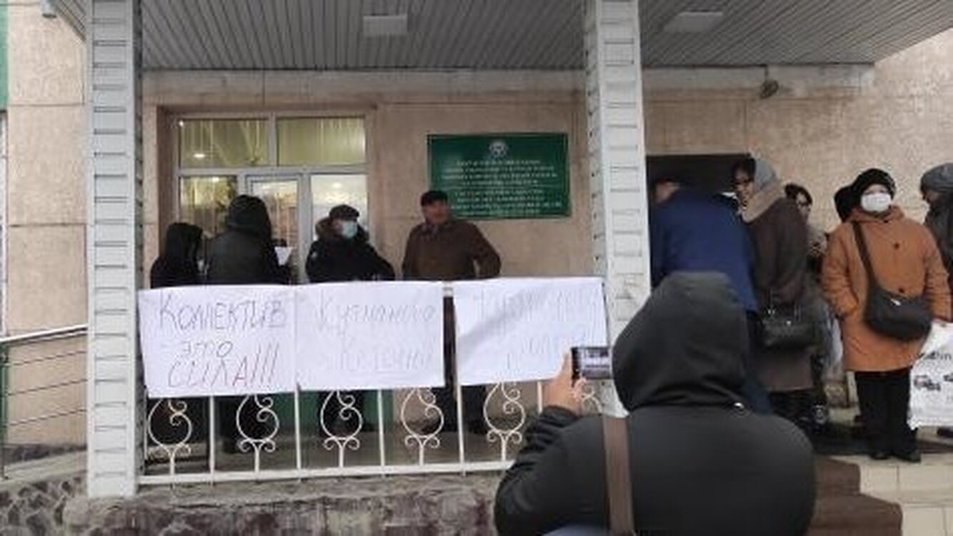 Часть коллектива Госагентства охраны окружающей среды начала забастовку из-за назначения Д.Кутмановой главой ведомства — Today.kg