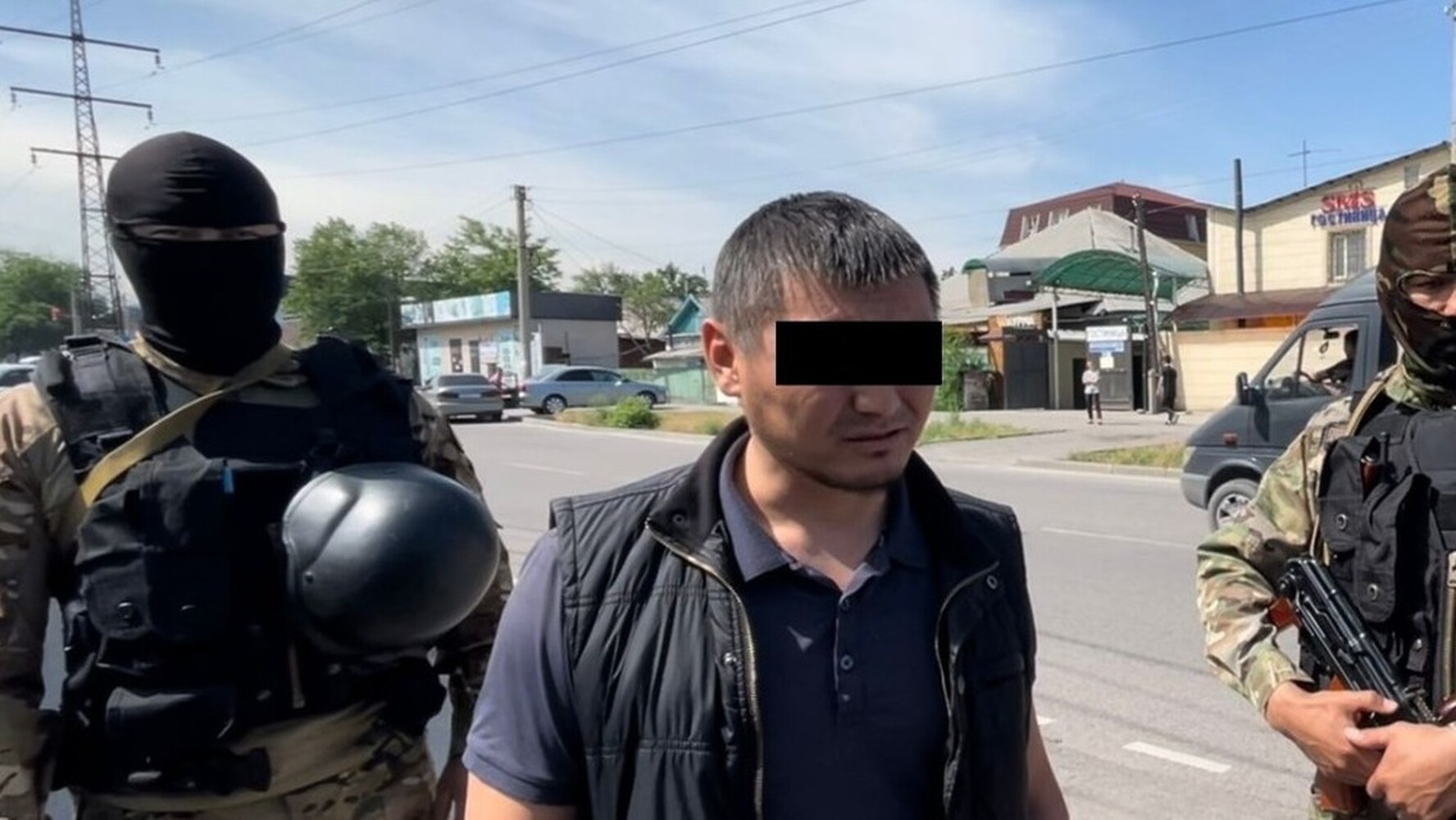В Бишкеке в доме по Кулиева нашли оружие, боеприпасы, биту, шокер и другое — Today.kg