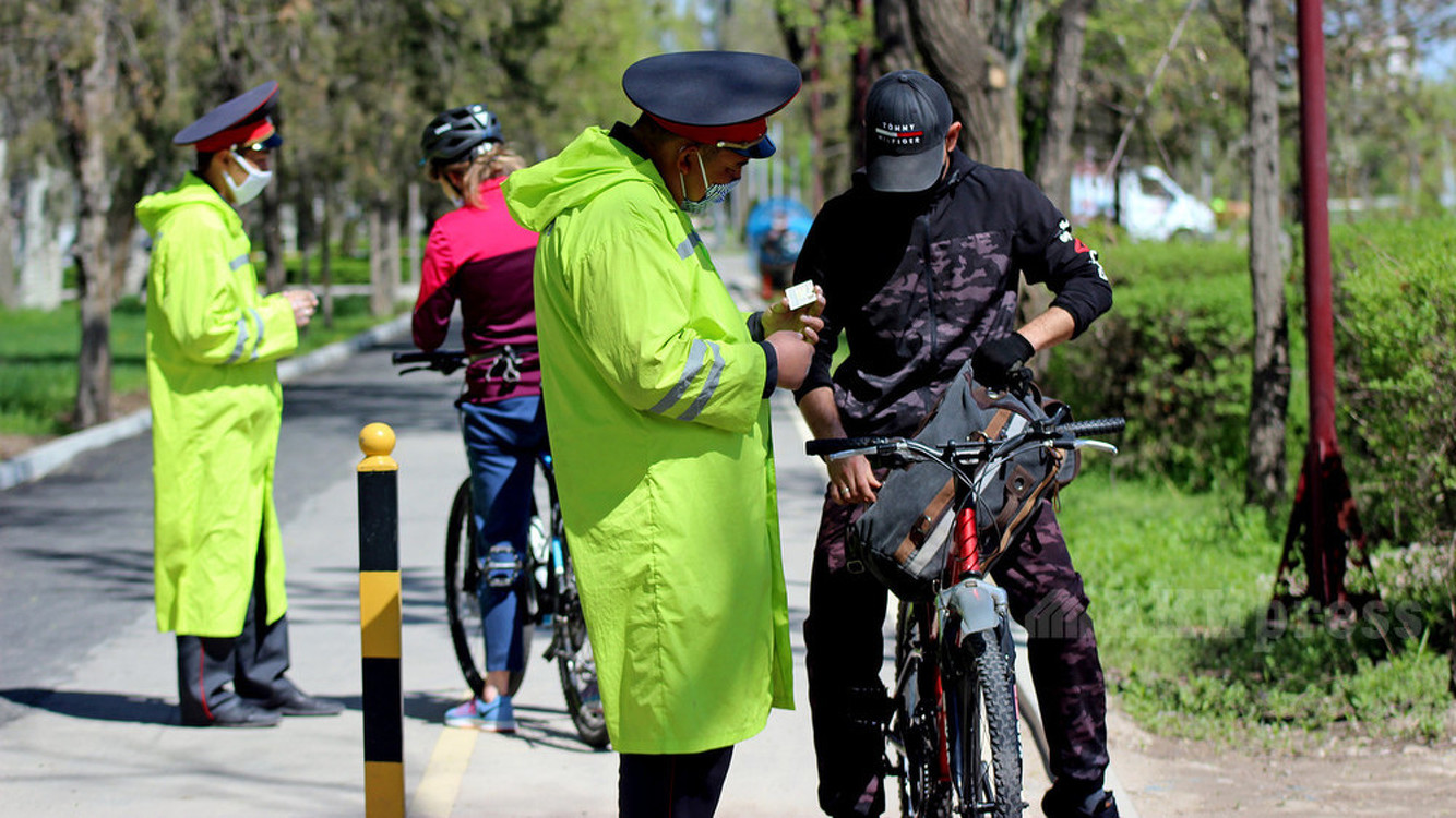 Комендатура обещает не отбирать велосипеды, будут просто доставлять велосипедистов в милицию — Today.kg