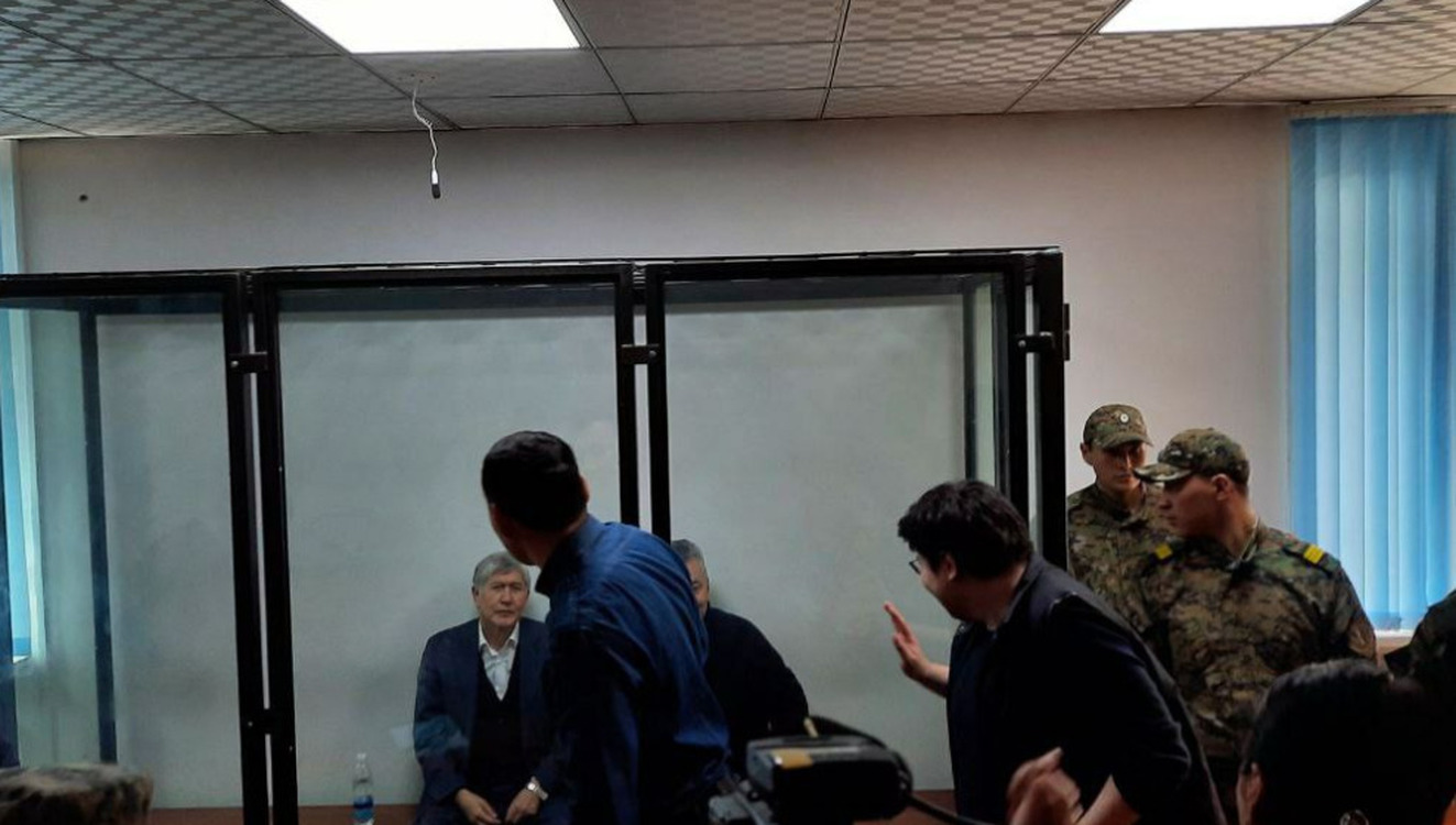 Октябрьские события. Адвокат просит вызвать в суд Сооронбая Жээнбекова и других бывших чиновников — Today.kg