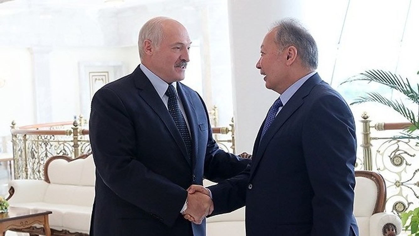 Лукашенко выделил Бакиеву 70 соток земли возле своей резиденции — Today.kg