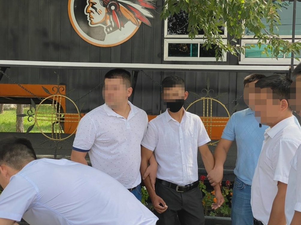 Вымогал взятку у владельца кафе. Задержан сотрудник УЗС Мэрии Бишкека — Today.kg