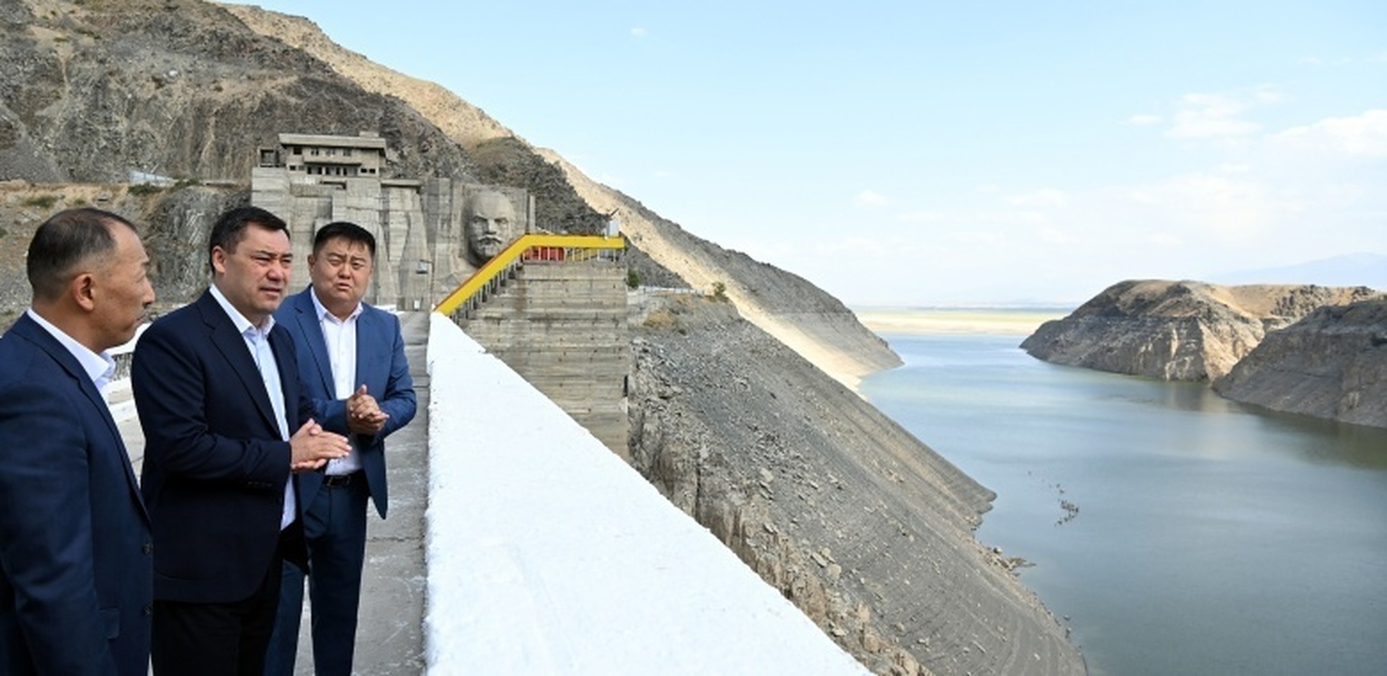 Садыр Жапаров заложил капсулу под строительство новой ГЭС Бала-Саруу — Today.kg