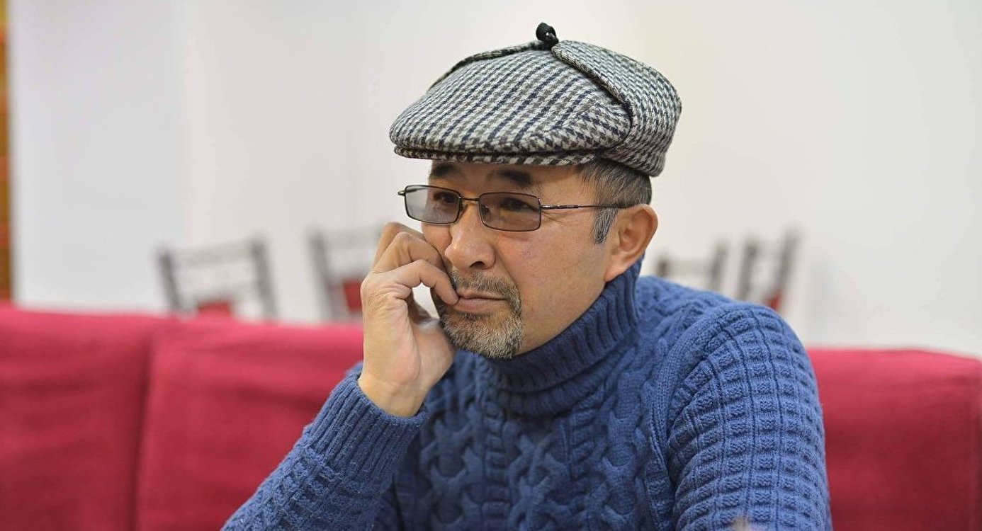 Кыргызский писатель Олжобай Шакир рассказал о том, как его дочь стала трансгендером — Today.kg