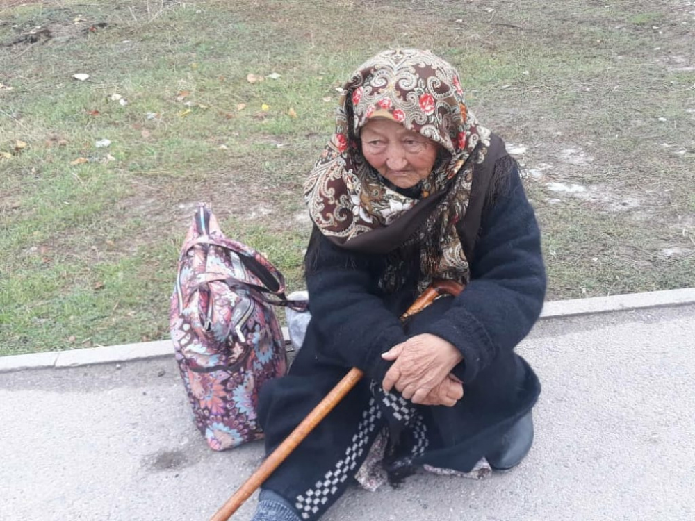 Милиция доставила 81-летнюю бабушку, заблудившуюся в Бишкеке, в семью — Today.kg