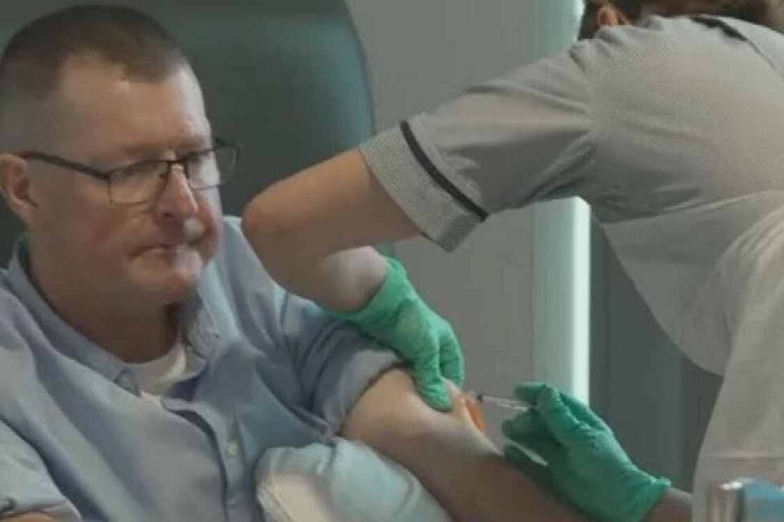 Первый пациент получил экспериментальную вакцину от рака в Великобритании — Today.kg