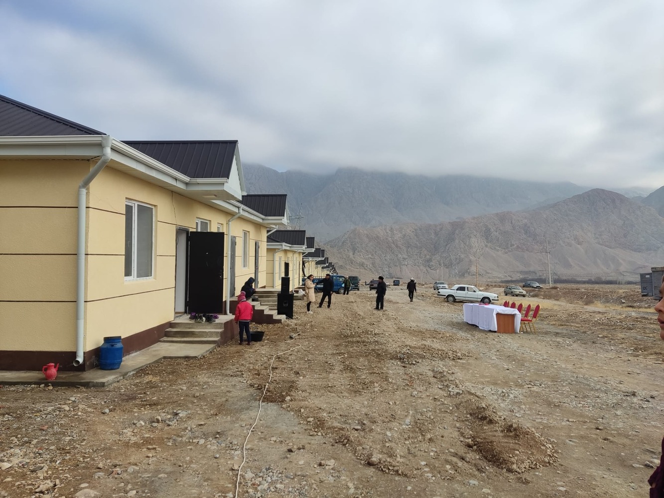 В приграничном селе Ак-Сай построили дома для малообеспеченных семей — Today.kg