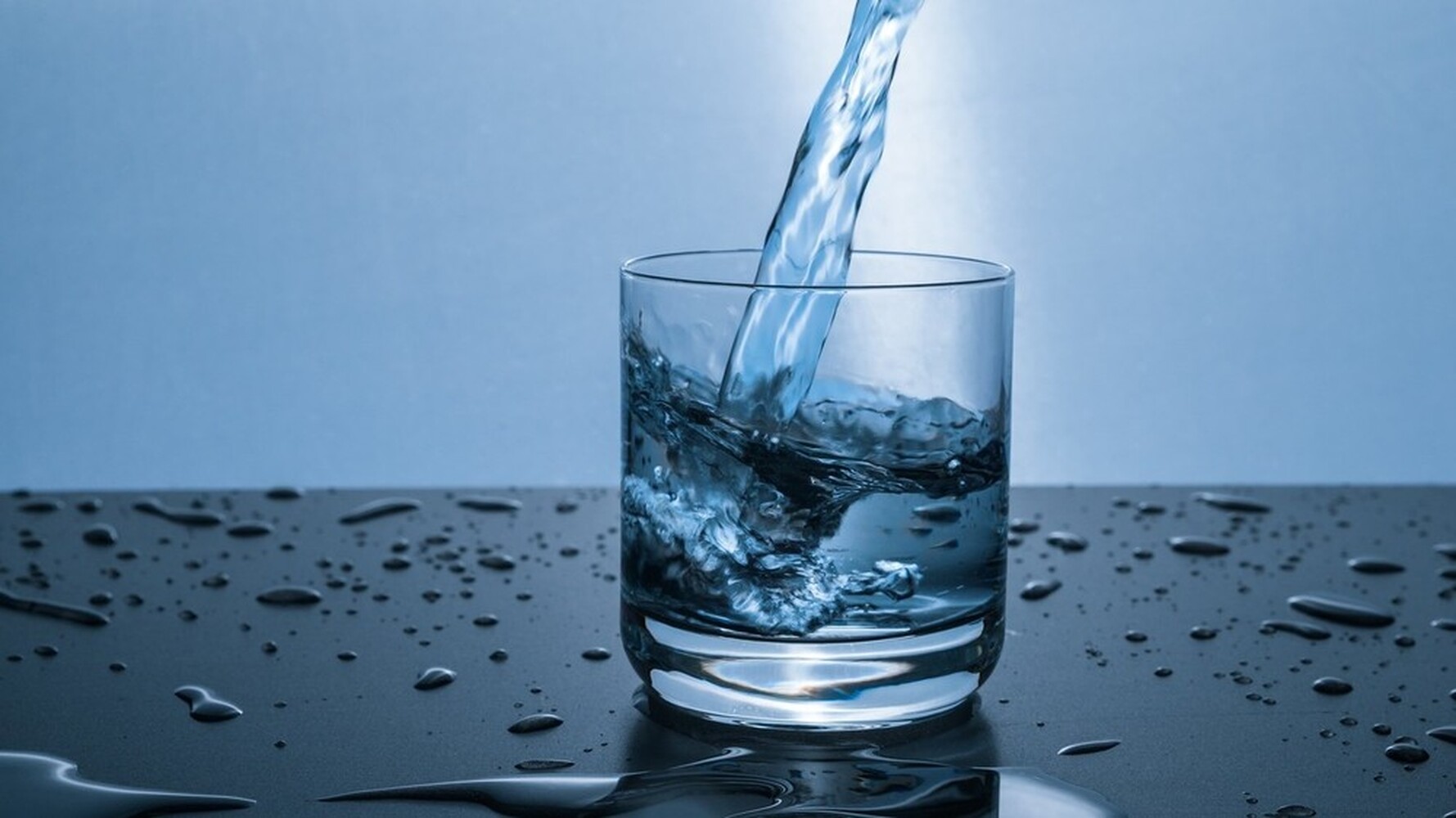 Ученые: 2 литра воды в день — слишком много для большинства людей — Today.kg