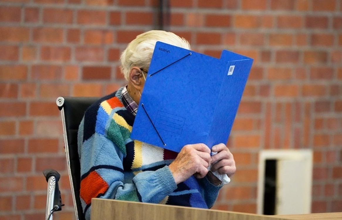 В Германии начали судить 100-летнего бывшего охранника концлагеря — Today.kg