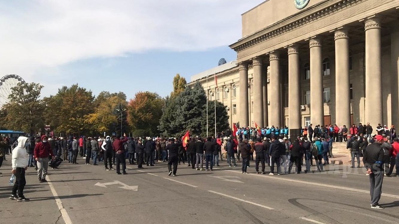 Сторонники Садыра Жапарова намерены вновь собраться на митинг в Бишкеке — Today.kg