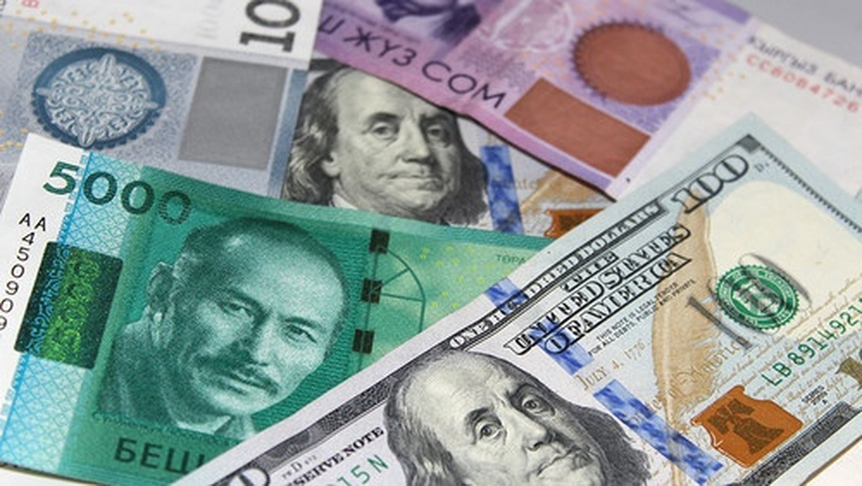 Курс валют: Доллар продается по 87,64-88,2 сома, евро — 94,8-95,3 — Today.kg