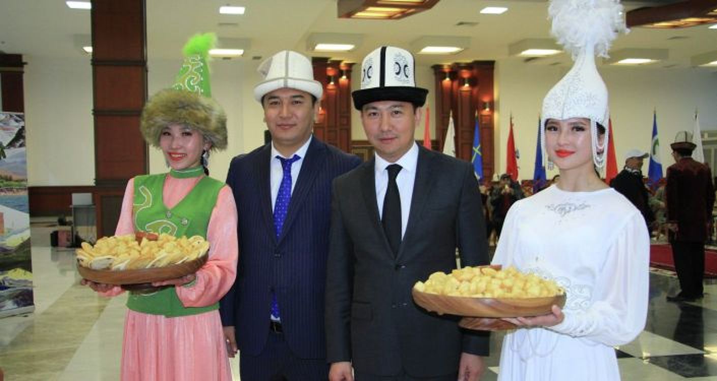В Кыргызстане туристов встречал лично министр — фото из аэропорта — Today.kg