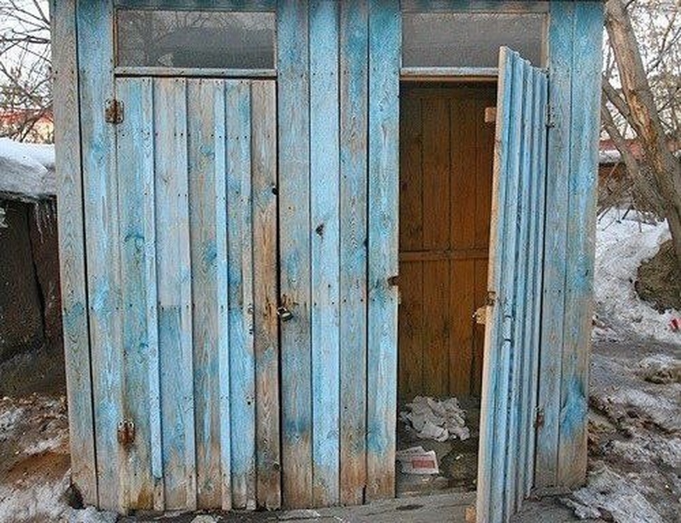 В Ошской области 2-летняя девочка упала в уличный туалет. Она погибла — Today.kg