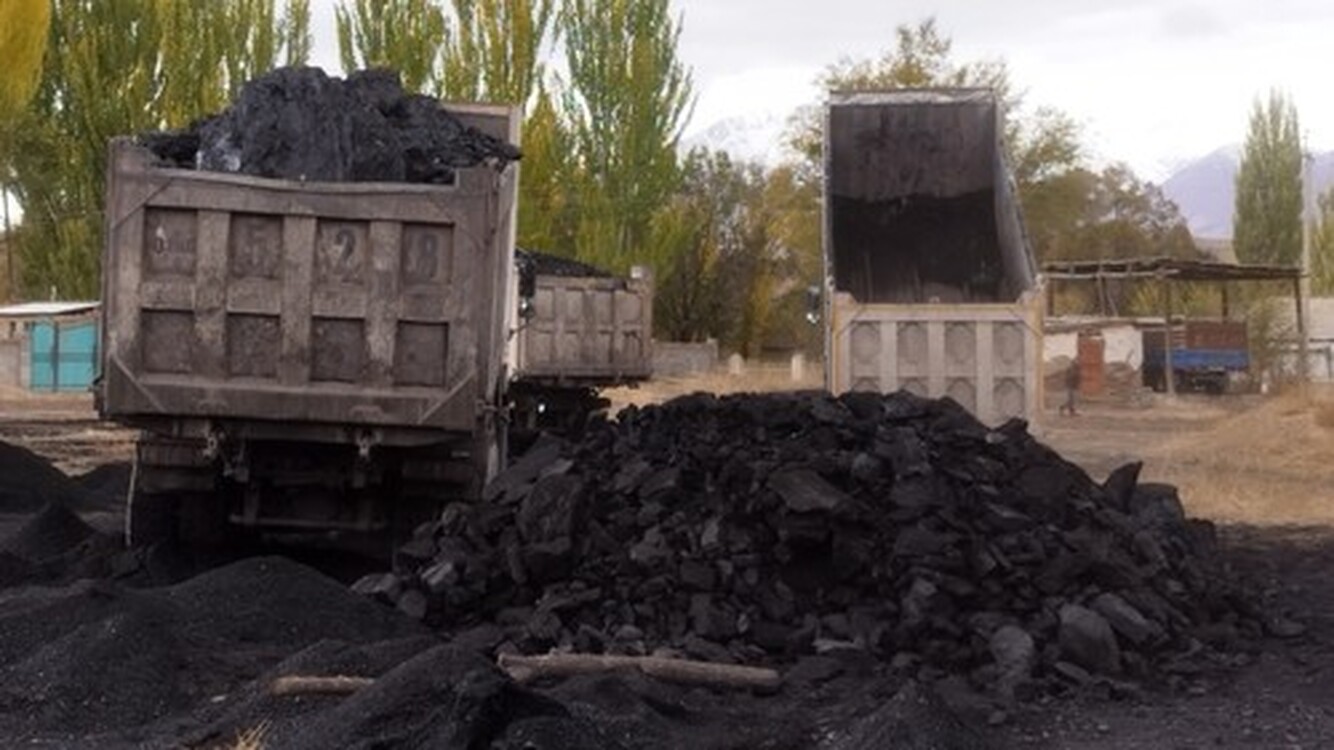 Вывозить уголь автотранспортом за пределы Кыргызстана теперь запрещено, - Минэнерго — Today.kg
