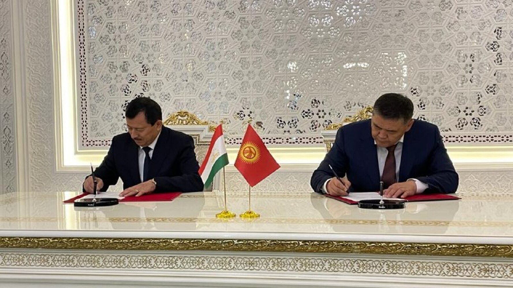 Кыргызстан и Таджикистан провели заседание правительственных делегаций по границе — Today.kg