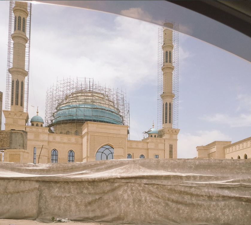 Матраимовы строят  в Кара-Суу большую мечеть — Today.kg