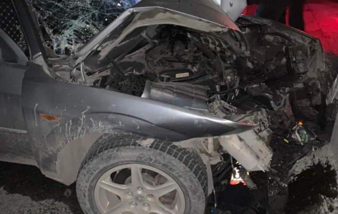 На трассе Бишкек-Торугарт машина врезалась в парапет. Погибли двое — Today.kg