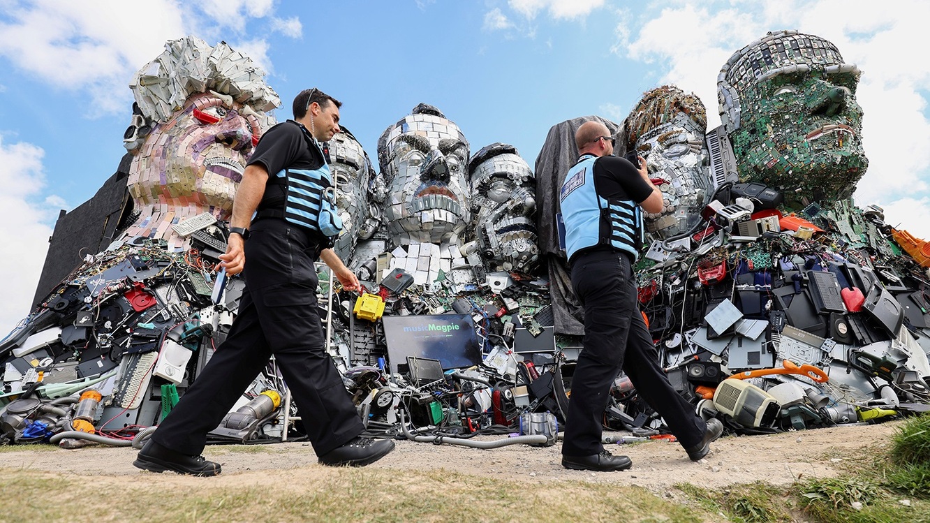 Скульптура лидеров G7 из мусора появилась в Великобритании — Today.kg